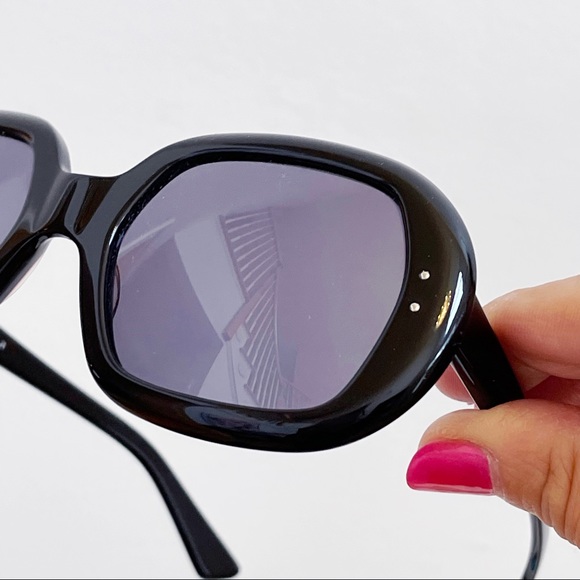 Ann Taylor Classic Black Rectangle Sunglasses with Case - Picture 7 of 15